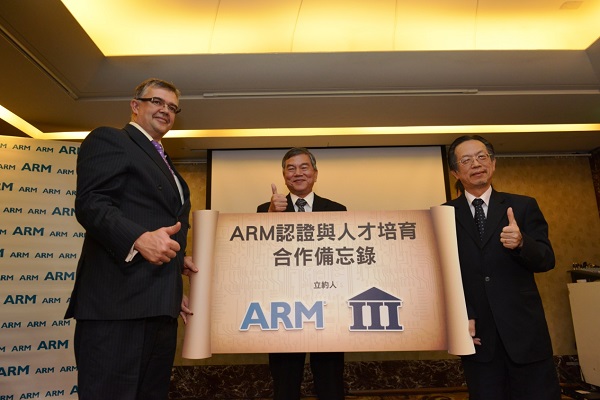 圖六 : ARM市場開發與行銷執行副總裁Ian Drew（左一）認為，雲端運算以及Big Data為未來發展重點。