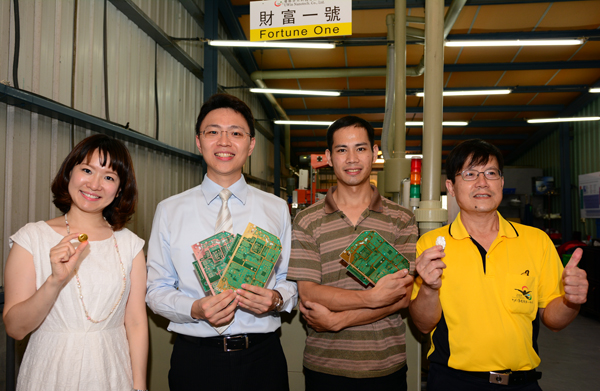 圖十 :   許景翔與他優(yōu)秀的團(tuán)隊