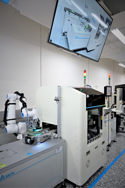 圖一 : 包括協作型機器人在內的設備已在臺達電的工廠內使用。(攝影:陳念舜)