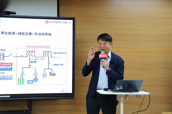 圖一 : 永餘智能總經理陳貽評深入剖析儲能技術與智慧微電網的產業現況、技術應用、系統整合等諸多挑戰。（攝影／王岫晨）