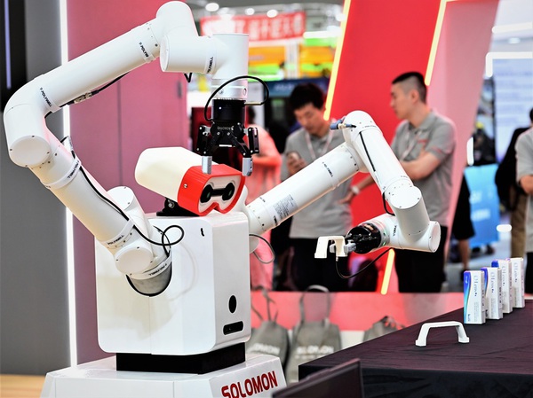 圖一 : Edge AI搭載於新一代協(xié)作、人型機器人,成為推進AOI、機器視覺廠商未來成長的主要動力!