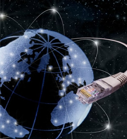 圖二 : VLC的工程挑戰集中在距離、吞吐與視角三者的拉扯。